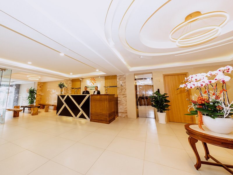 Happy Life Green Hotel 5