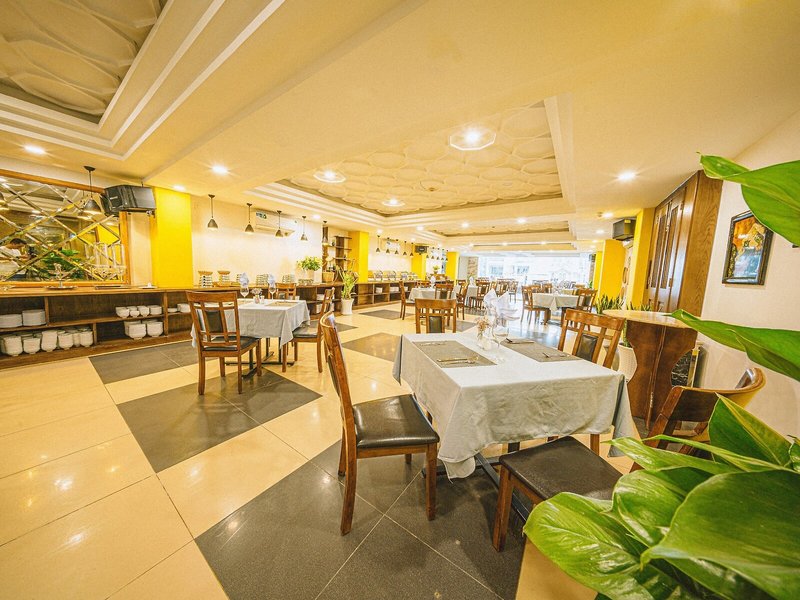 Happy Life Green Hotel 8
