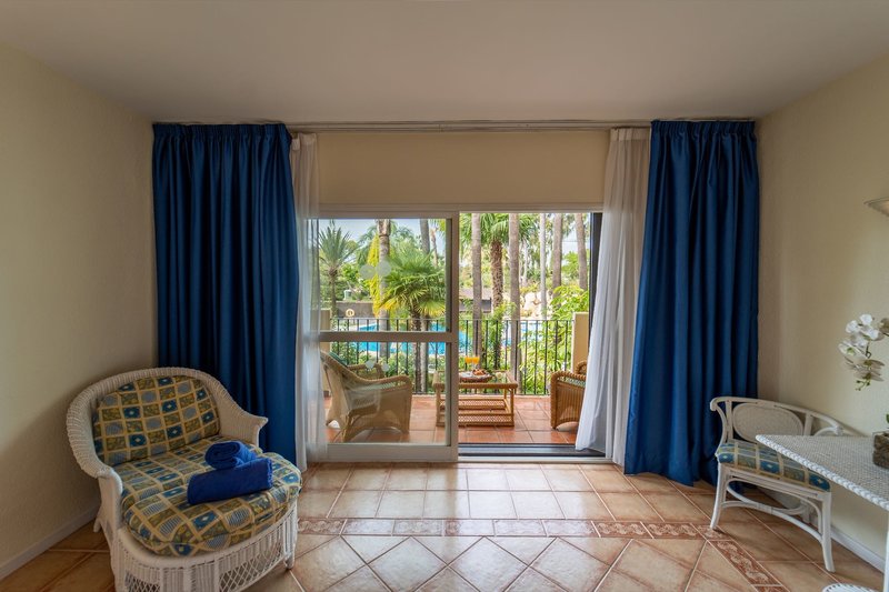 BlueBay Banus 33 - Room Example