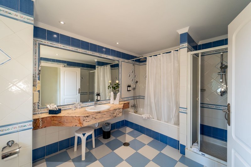BlueBay Banus 34 - Health & Beauty