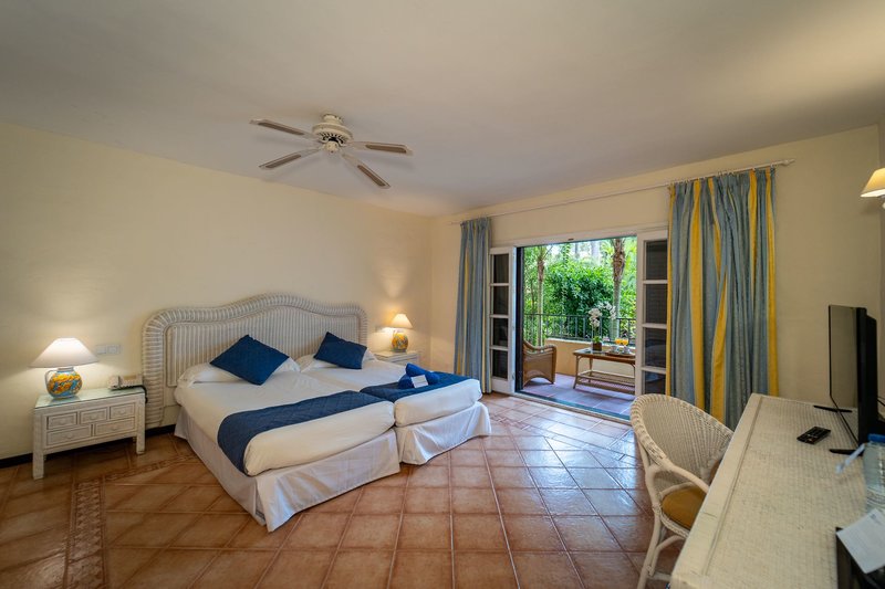 BlueBay Banus 35 - Room Example