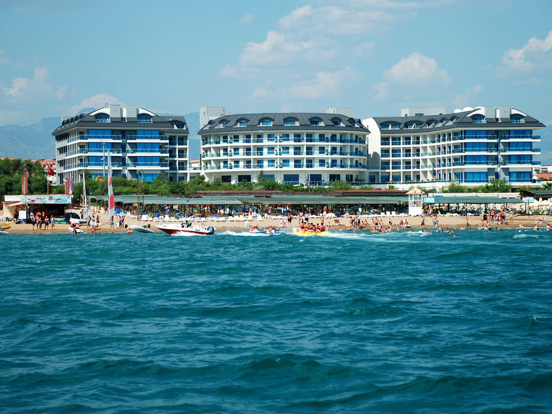 Commodore Elite Suites & Spa 8