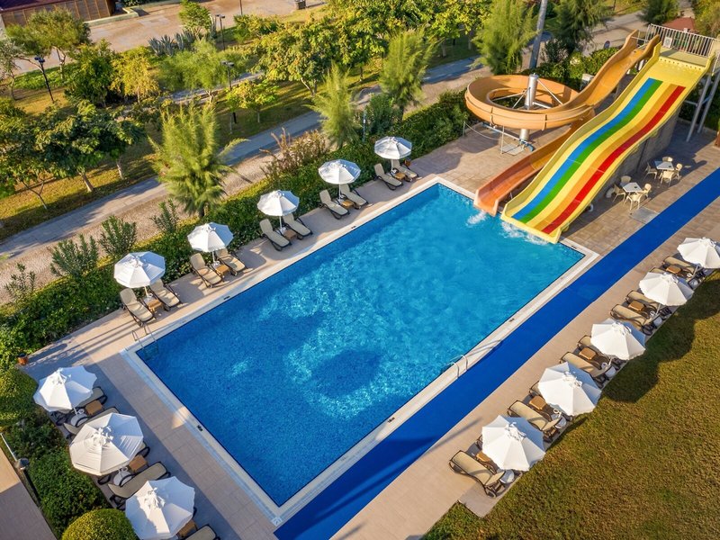 Commodore Elite Suites & Spa 9