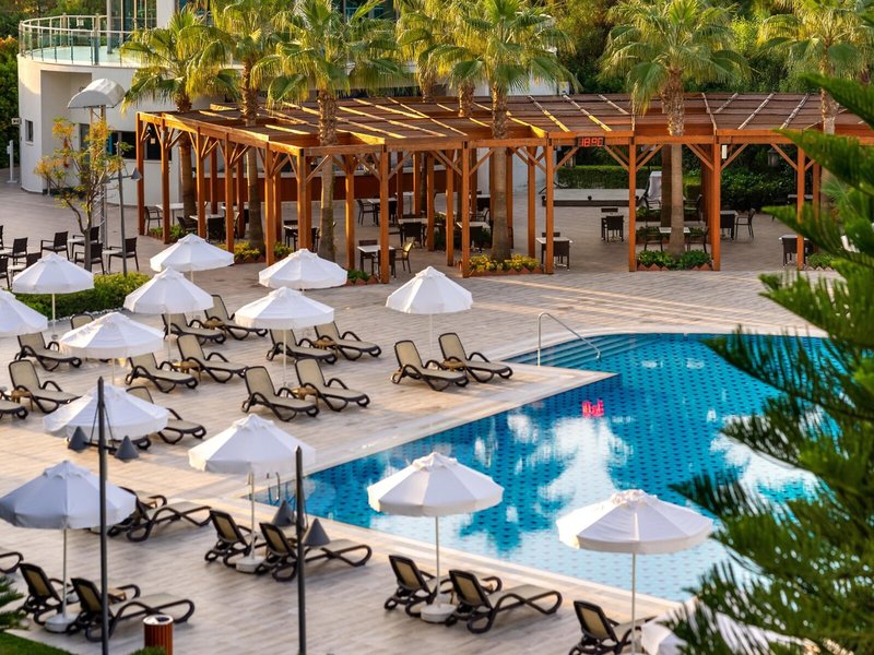 Commodore Elite Suites & Spa 10