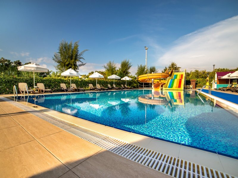 Commodore Elite Suites & Spa 12