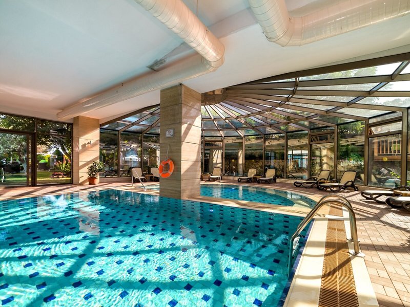 Commodore Elite Suites & Spa 14