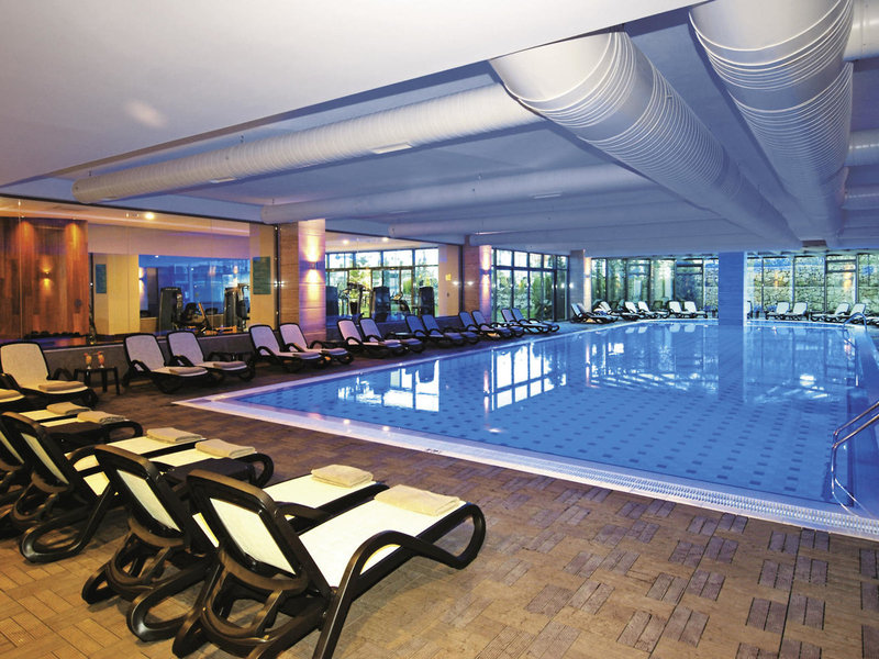 Commodore Elite Suites & Spa 15