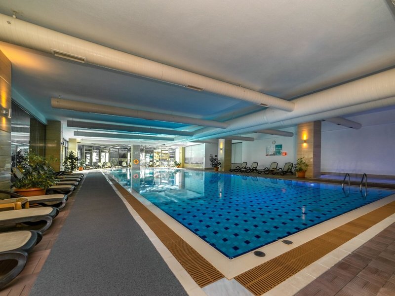 Commodore Elite Suites & Spa 18