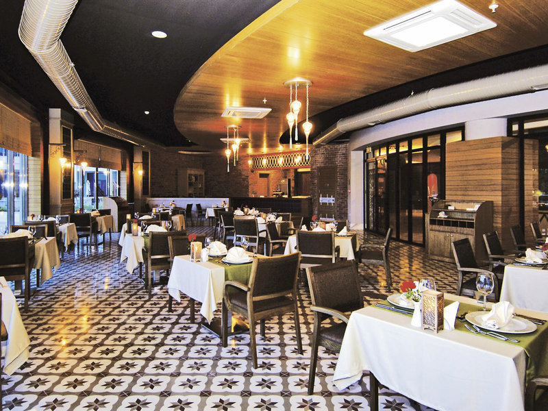 Commodore Elite Suites & Spa 26