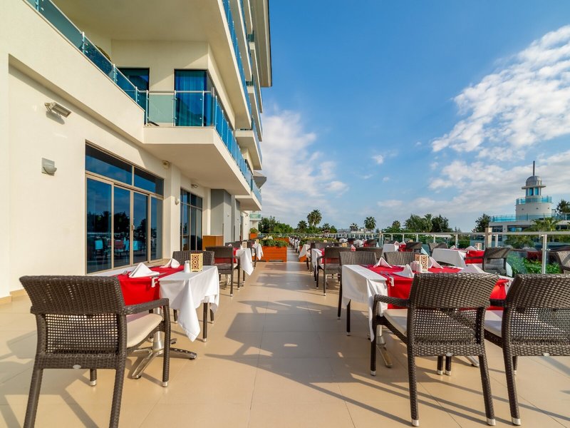 Commodore Elite Suites & Spa 27