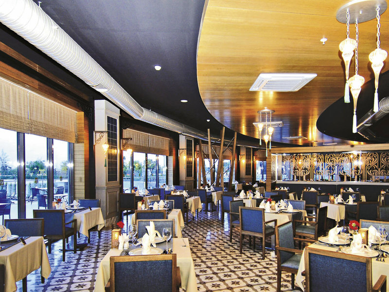 Commodore Elite Suites & Spa 28
