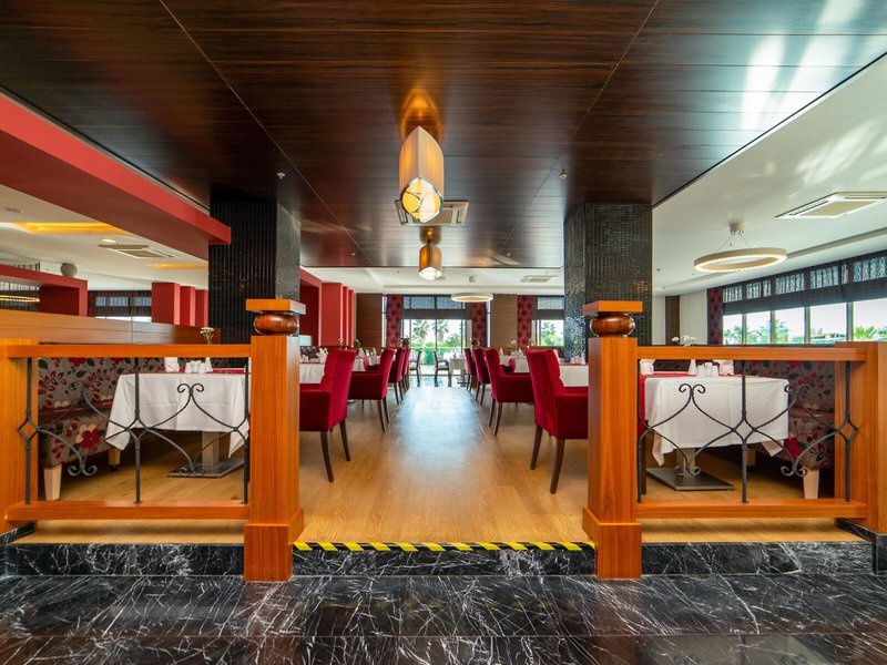 Commodore Elite Suites & Spa 36