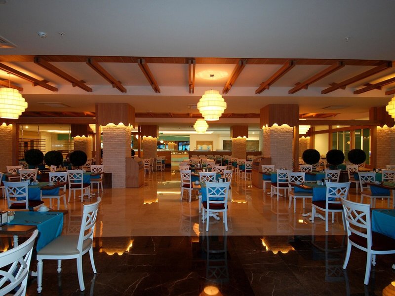 Commodore Elite Suites & Spa 39