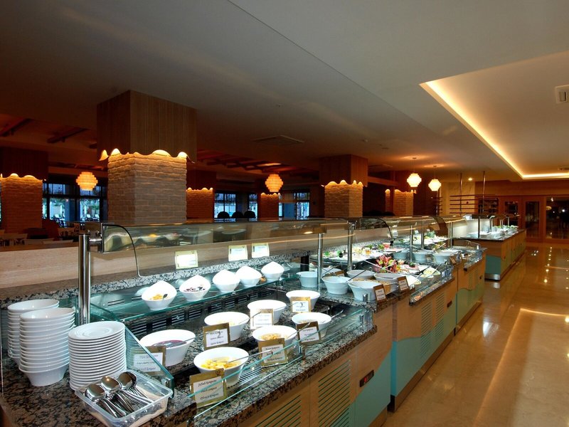 Commodore Elite Suites & Spa 41