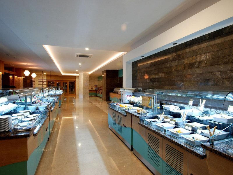 Commodore Elite Suites & Spa 42