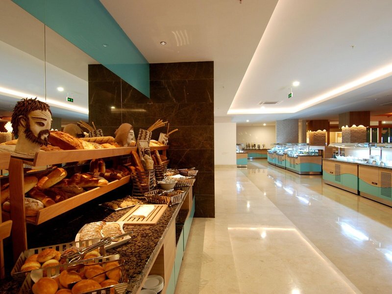 Commodore Elite Suites & Spa 43