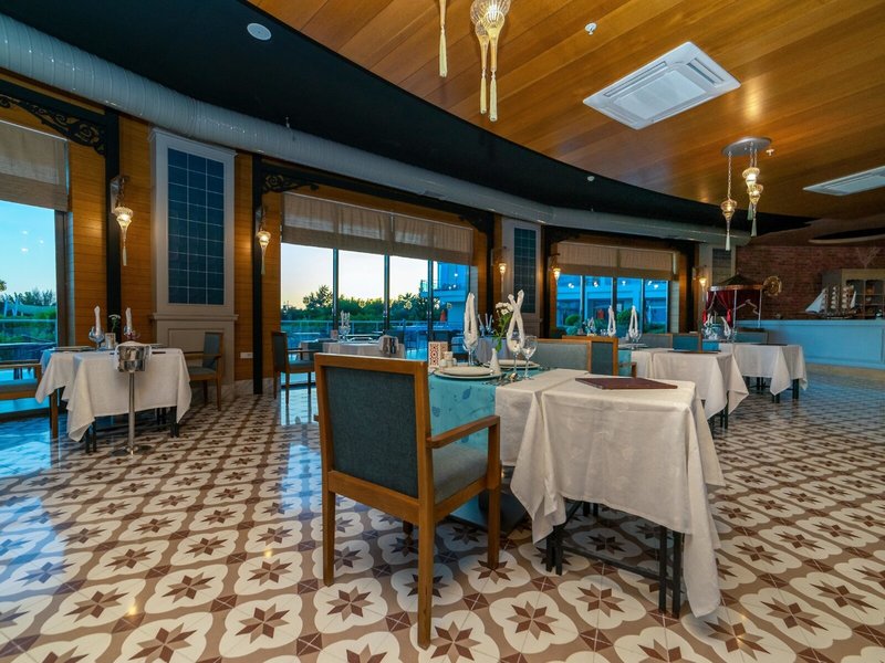 Commodore Elite Suites & Spa 47