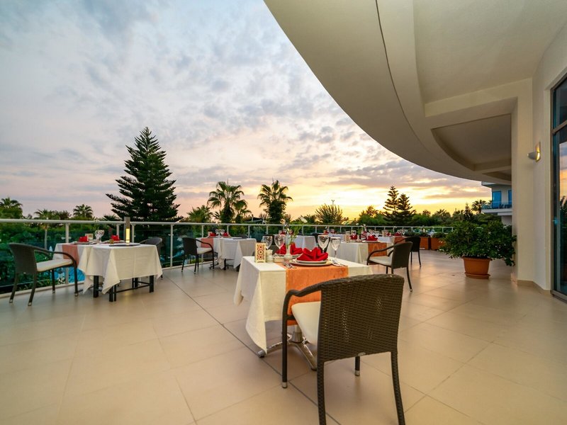 Commodore Elite Suites & Spa 48