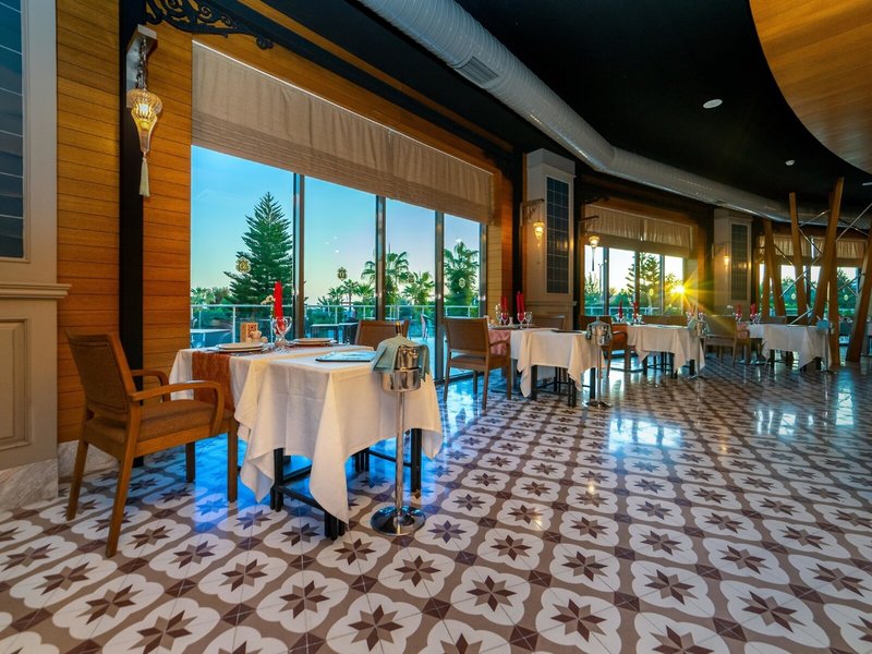 Commodore Elite Suites & Spa 49