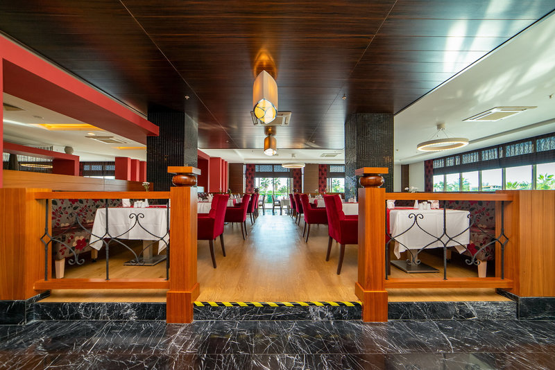 Commodore Elite Suites & Spa 7