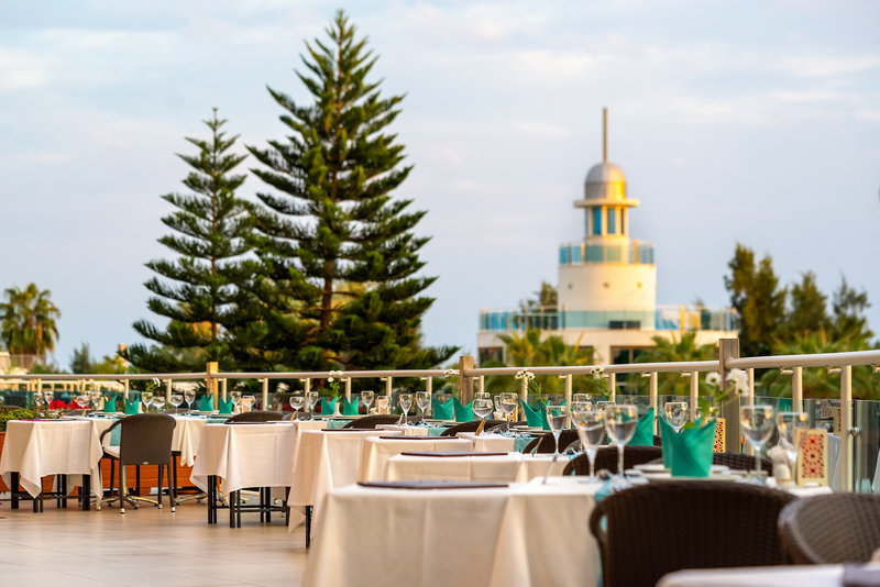 Commodore Elite Suites & Spa 8