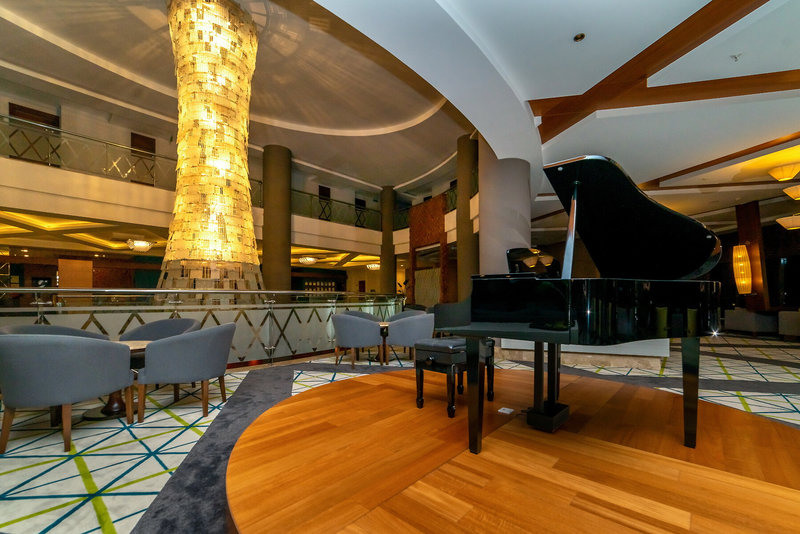 Commodore Elite Suites & Spa 11