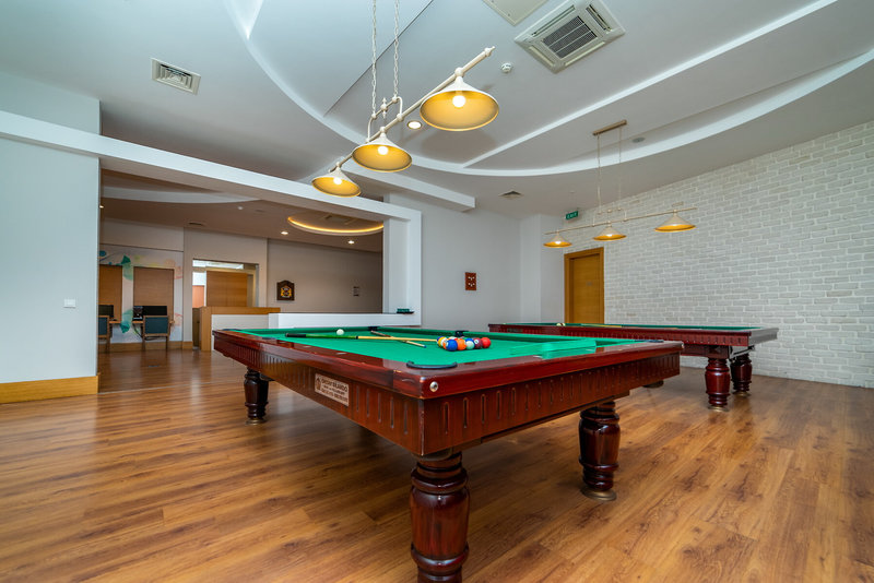 Commodore Elite Suites & Spa 12
