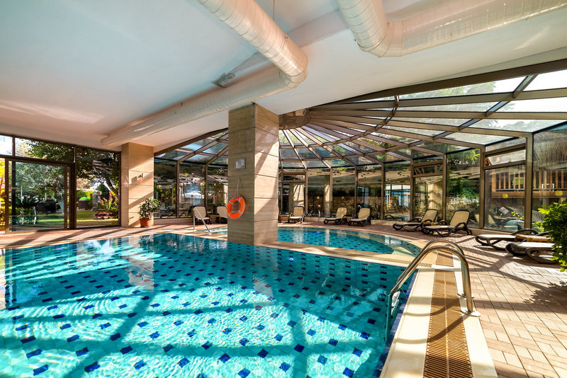 Commodore Elite Suites & Spa 13