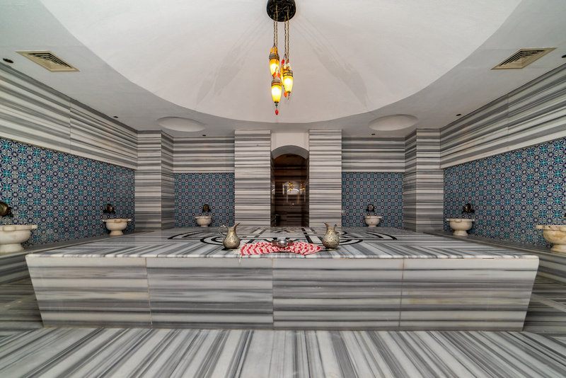 Commodore Elite Suites & Spa 15