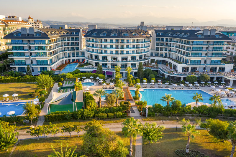 Commodore Elite Suites & Spa 1