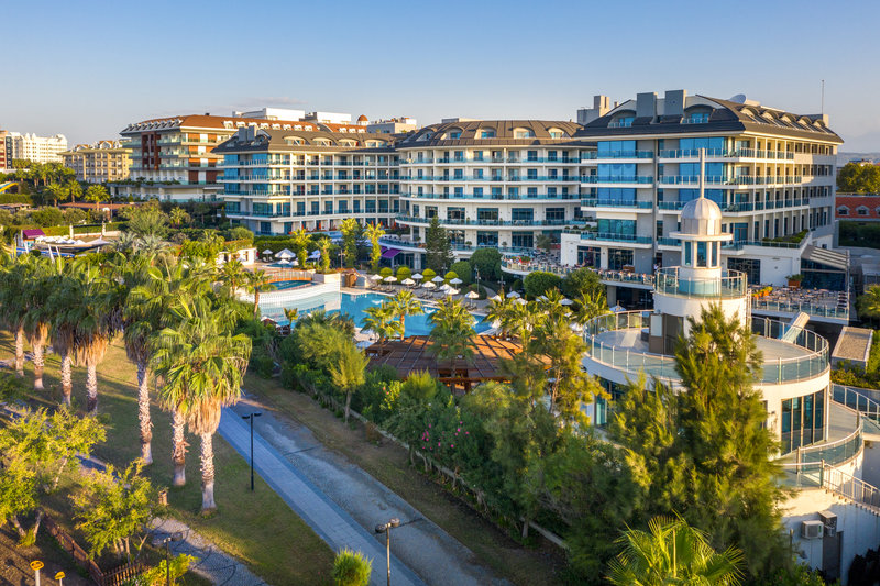 Commodore Elite Suites & Spa 3
