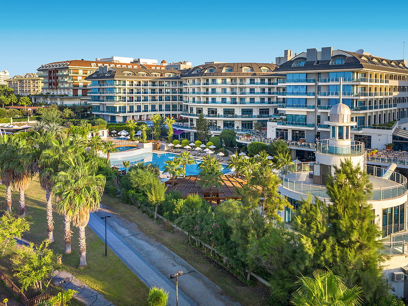 Commodore Elite Suites & Spa 7