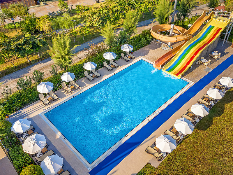 Commodore Elite Suites & Spa 10