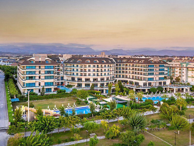 Commodore Elite Suites & Spa 11