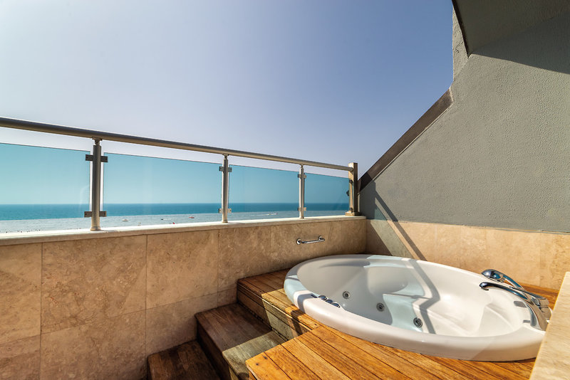 Commodore Elite Suites & Spa 7