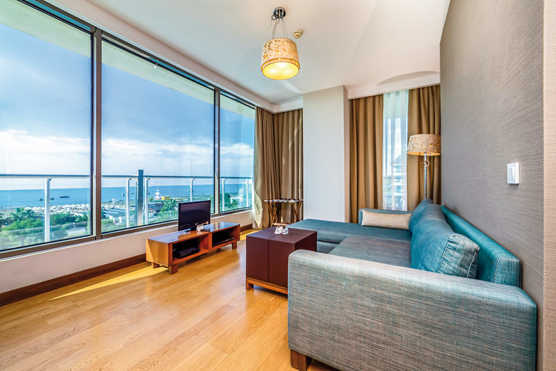 Commodore Elite Suites & Spa 10