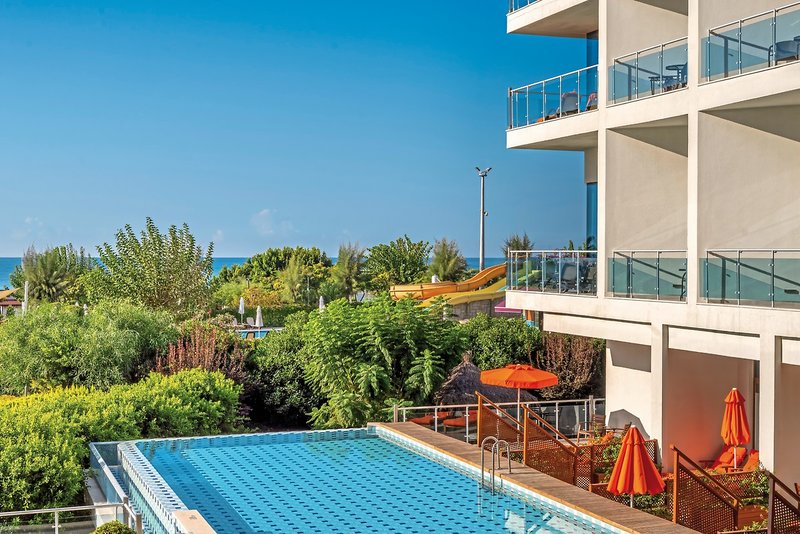 Commodore Elite Suites & Spa 13