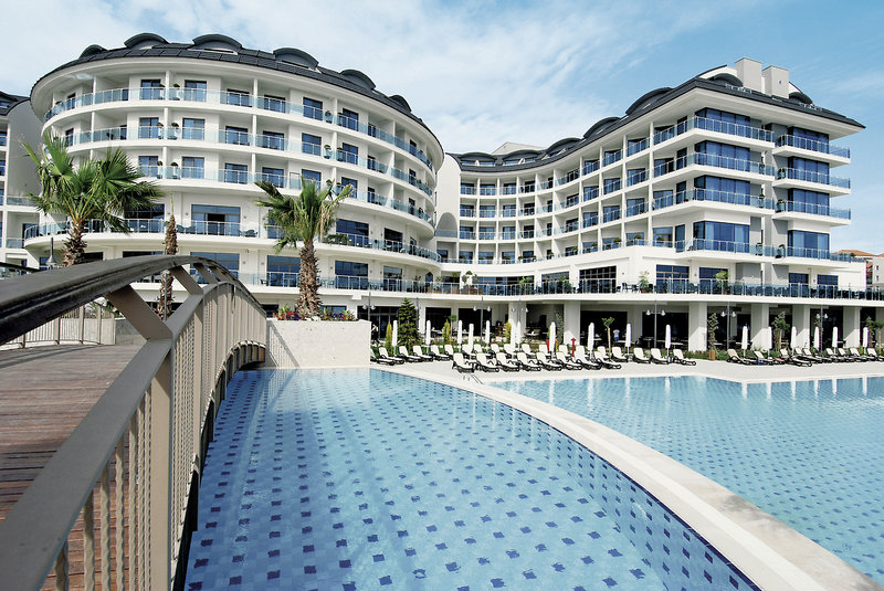 Commodore Elite Suites & Spa 15