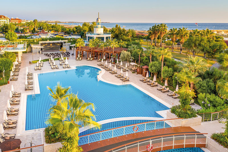 Commodore Elite Suites & Spa 18