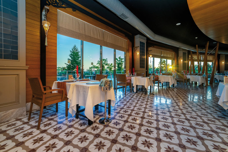 Commodore Elite Suites & Spa 23