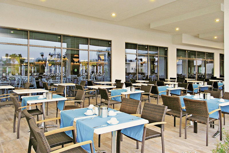 Commodore Elite Suites & Spa 25