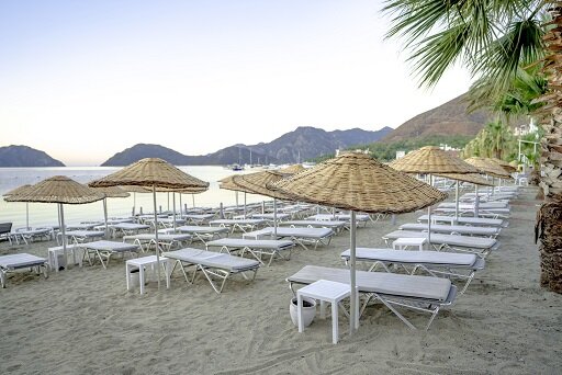 Golden Rock Beach Hotel 8