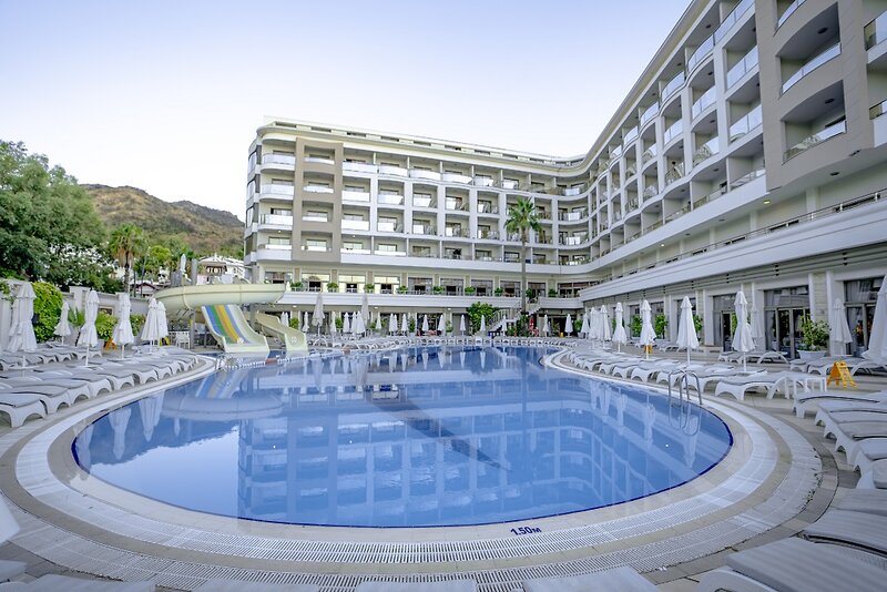 Golden Rock Beach Hotel 4