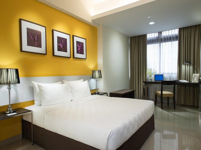 Fahrenheit Suites 18