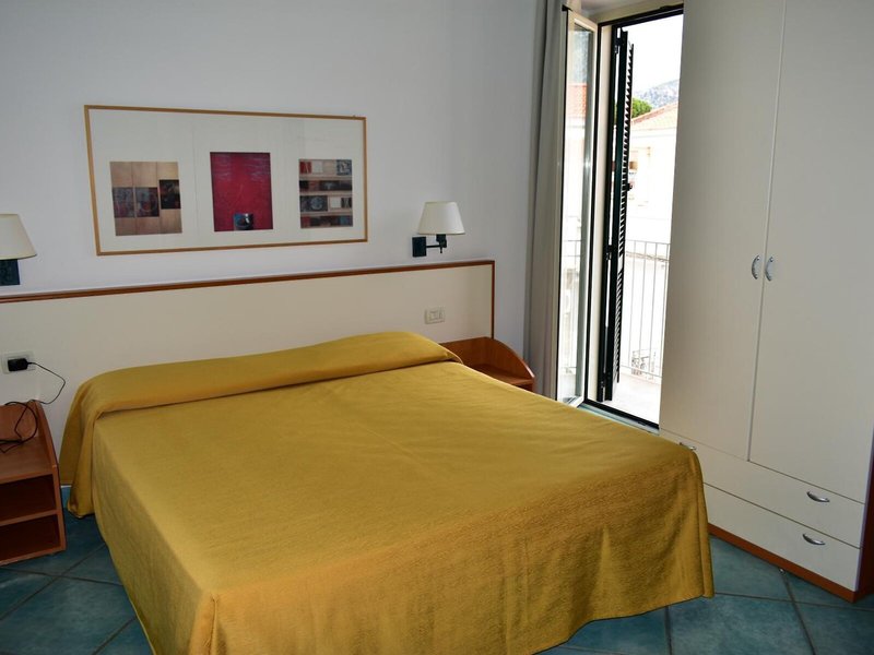 Amyclae 13 - Room Example