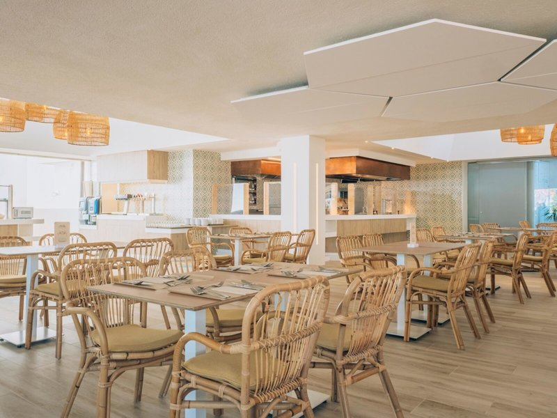 Iberostar Waves Royal Andalus 16