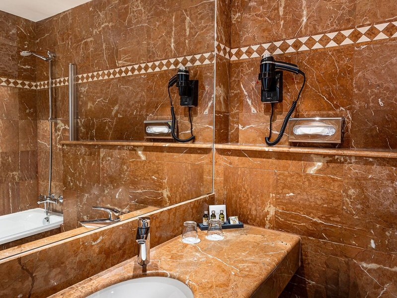 Westminster Hotel & Spa 45 - Bathroom Example