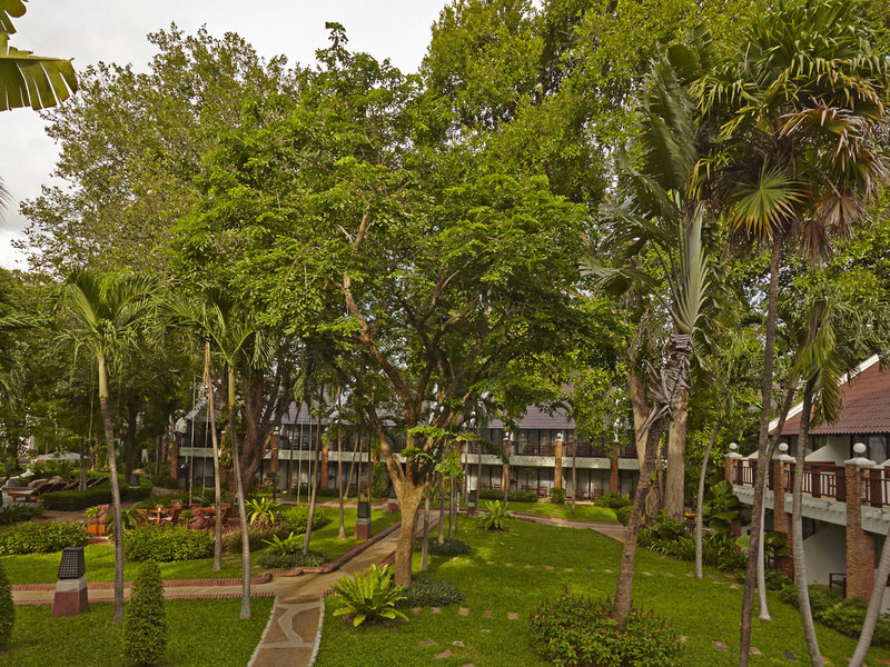 Woodlands Hotel & Resort  2