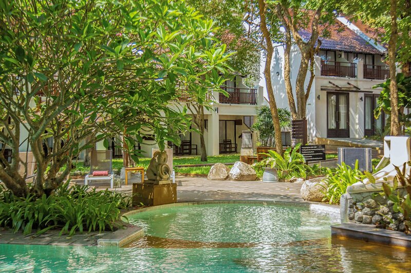 Woodlands Hotel & Resort  8