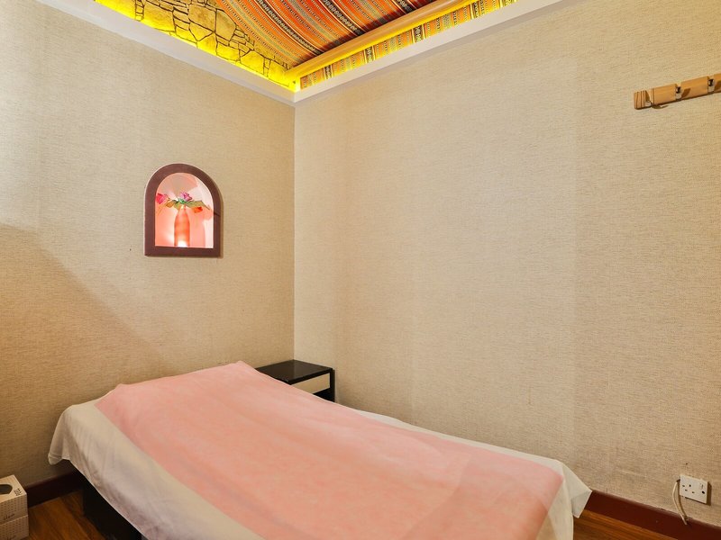 Sun & Sands Downtown Hotel 13